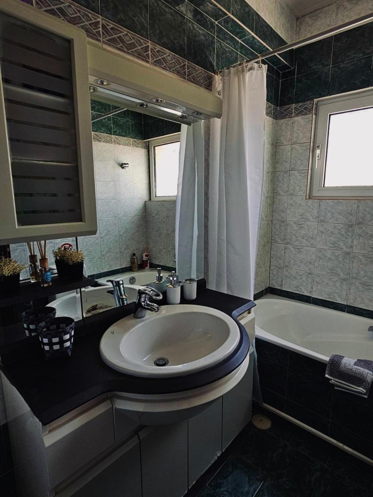 One Artemis Near The Sea And The Airport Apartment Ngoại thất bức ảnh